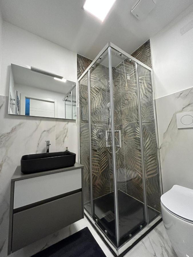 Casa Vacanze 1702, Con La Camera Matrimoniale Con Il Bagno Privato E Un Soggiorno Comune Milan Luaran gambar